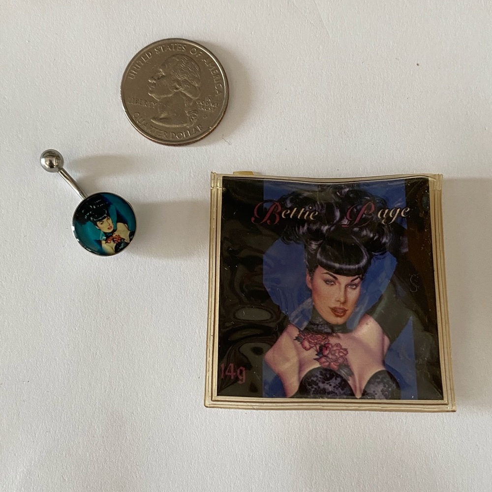 🔥‼️15‼️ Vintage Bettie Page belly button ring
